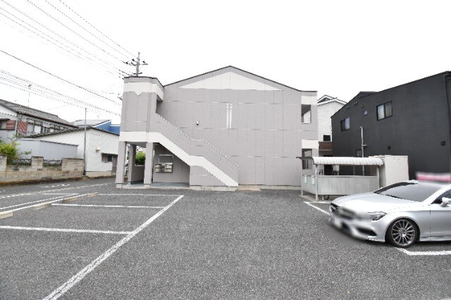 ��ʌ��k�����S�ɓޒ��{���P���ڂ̃}���V�����̒��ԏ�