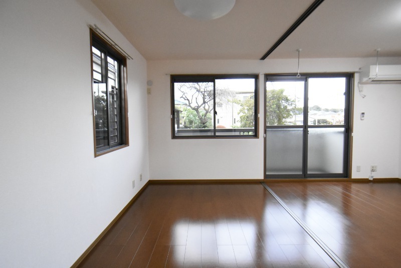 ��ʌ�����s�厚���˂̃A�p�[�g�̋��ԁE���r���O