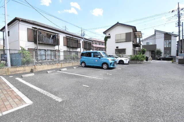 ��ʌ�����s�����P���ڂ̃}���V�����̒��ԏ�