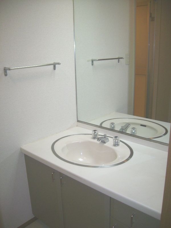 ��ʌ��������܎s�΋擌�Y�a�X���ڂ̃}���V�����̐��ʏ�