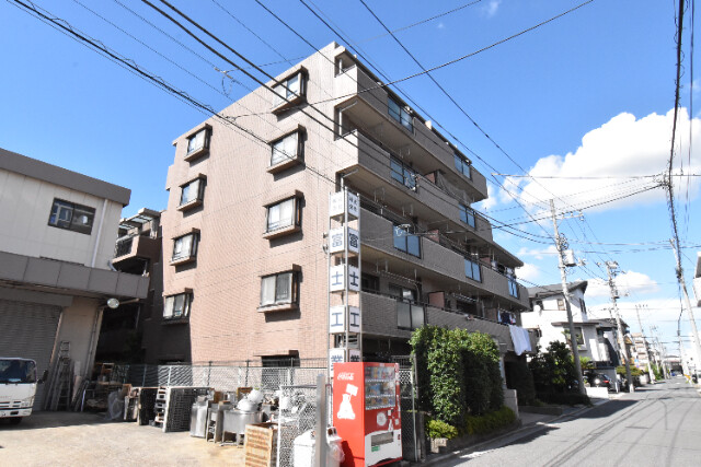 ��ʌ�����s�V�䒬�̃}���V�����̌����O��