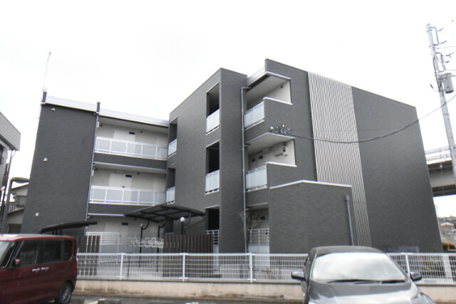 ��ʌ��������܎s�k��y�C���Q���ڂ̃}���V�����̃G���g�����X