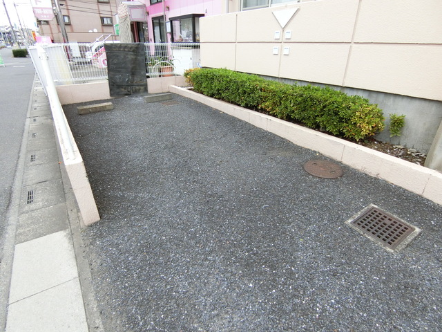 ��ʌ��@�c�s�n���P���ڂ̃}���V�����̒��ԏ�