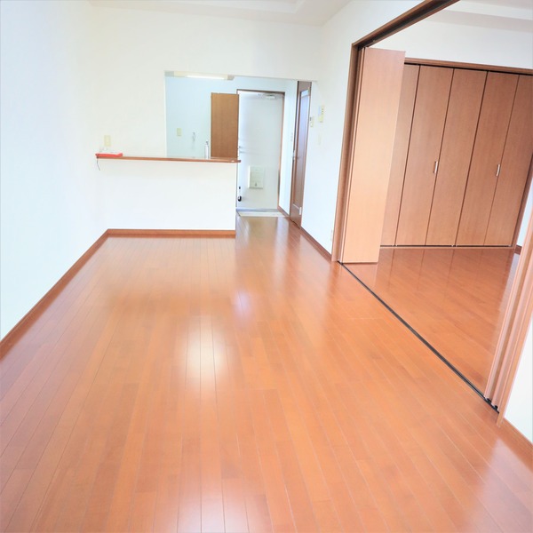 ��ʌ�����s�����J�{���R���ڂ̃A�p�[�g�̋��ԁE���r���O