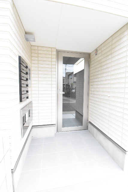 ��ʌ������s����P���ڂ̃A�p�[�g�̃G���g�����X