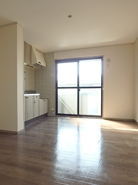 ��ʌ�����s�厚�����̃A�p�[�g�̋����E���r���O