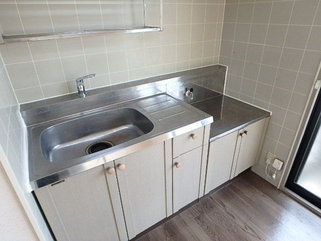 ��ʌ�����s�厚�����̃A�p�[�g�̃L�b�`��