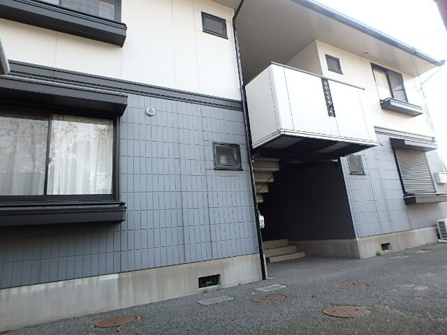 ��ʌ�����s�厚�����̃A�p�[�g�̃G���g�����X