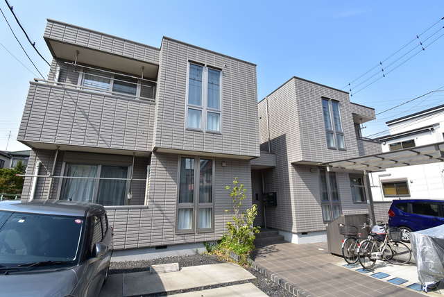 ��ʌ��������܎s��{��O���P����215-2�̃}���V�����̌����O��