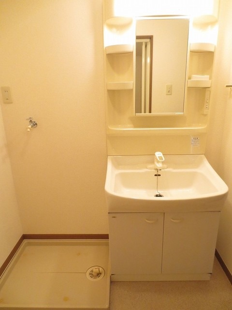 ��ʌ��������܎s��΋撇���Q���ڂ̃}���V�����̐��ʏ�