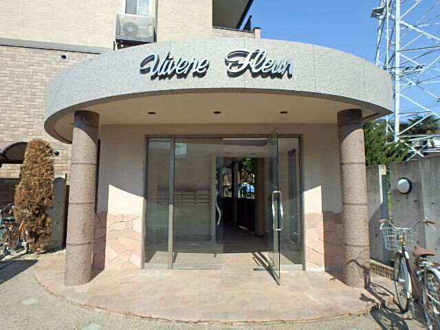 ��ʌ��������܎s��{��O���P���ڂ̃A�p�[�g�̃G���g�����X