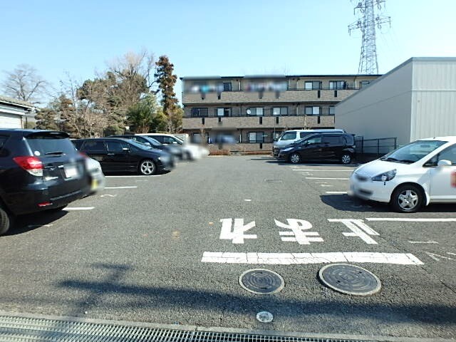 ��ʌ��������܎s��{��O���P���ڂ̃A�p�[�g�̒��ԏ�