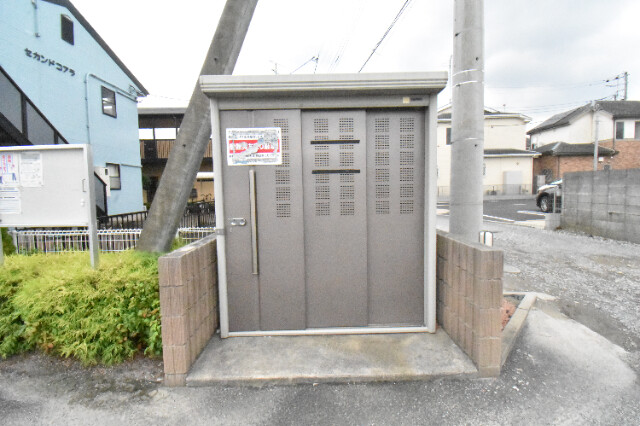 ��ʌ��@�c�s�Β��R���ڂ̃A�p�[�g�̂��̑�