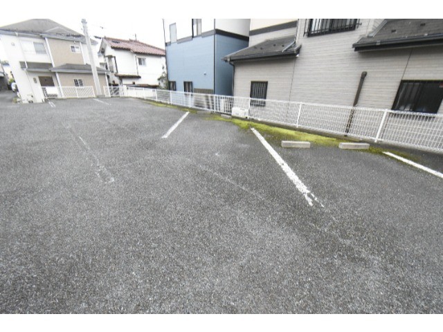 ��ʌ�����s�厚������̃A�p�[�g�̒��ԏ�