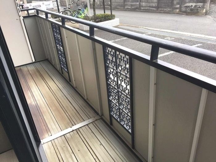 ��ʌ��������܎s�Y�a��؍�S���ڂ̃A�p�[�g�̃o���R�j�[