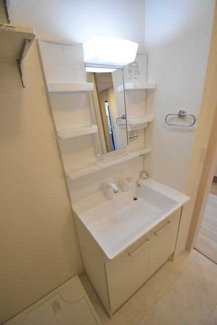 ��ʌ��������܎s�k����i���Q���ڂ̃A�p�[�g�̐��ʏ�