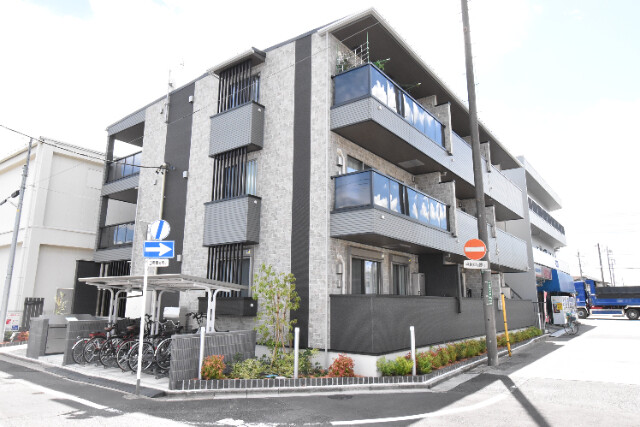 ��ʌ�����s�����U����15-3�̃A�p�[�g�̌����O��