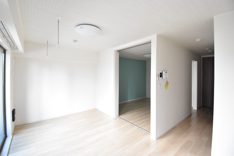 ��ʌ�����s�����U���ڂ̃A�p�[�g�̋��ԁE���r���O