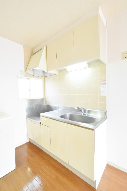 ��ʌ���z�s�厚�I��̃A�p�[�g�̃L�b�`��