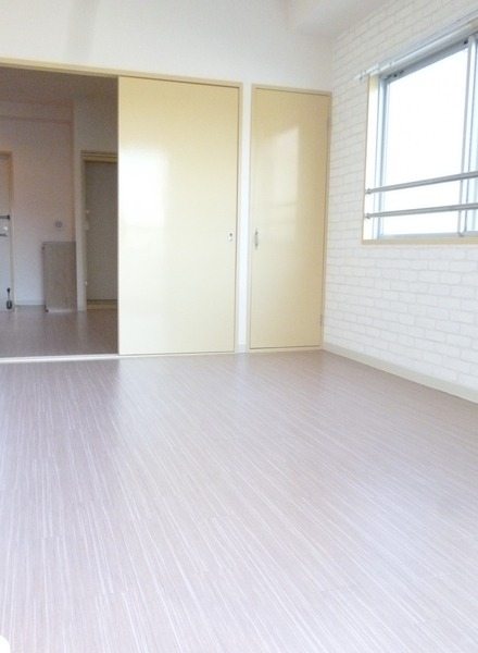 ��ʌ��������܎s�΋擌�Y�a�Q���ڂ̃}���V�����̋��ԁE���r���O