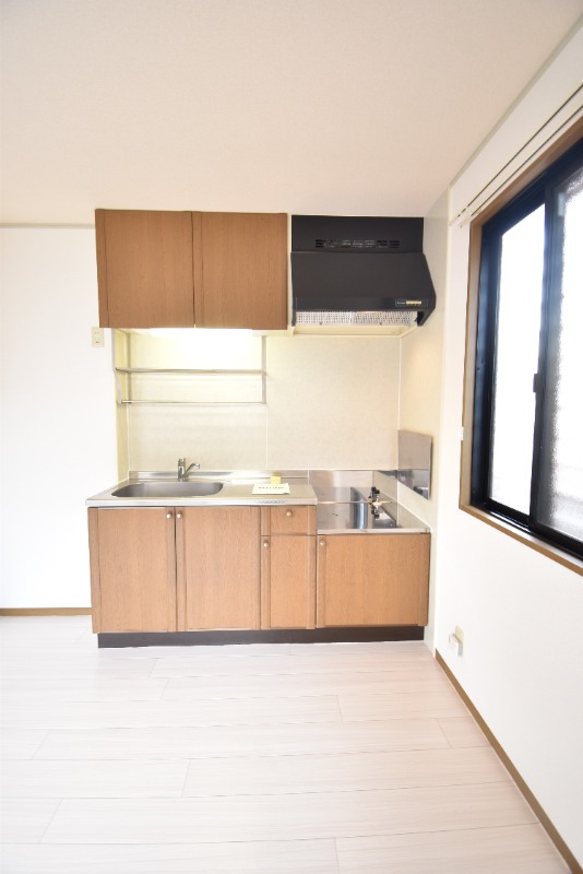 ��ʌ��������܎s��{��k�ܒ��Q���ڂ̃A�p�[�g�̃L�b�`��