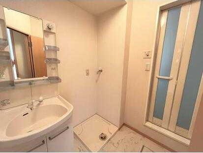 ��ʌ�����s�厚�����̃}���V�����̐��ʏ�