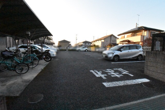 ��ʌ�����s�厚�����̃}���V�����̒��ԏ�