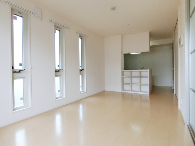 ��ʌ������s�V�����V���ڂ̃A�p�[�g�̋��ԁE���r���O