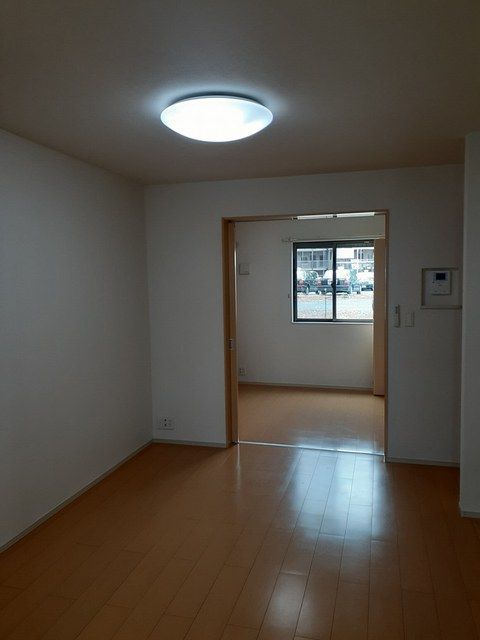 ��ʌ��������܎s�k����i���Q���ڂ̃A�p�[�g�̋��ԁE���r���O