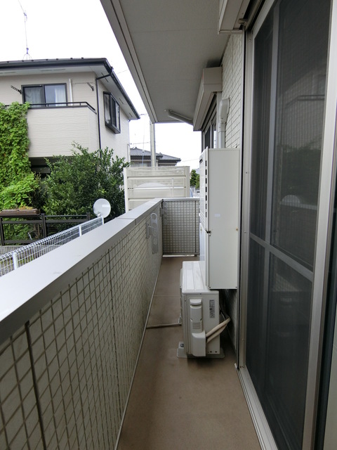 ��ʌ������s�V�����V���ڂ̃A�p�[�g�̃o���R�j�[