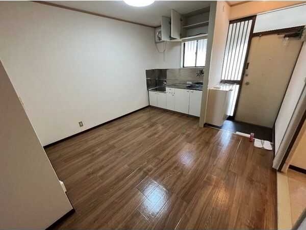 ��ʌ�����s������R���ڂ̃A�p�[�g�̌���