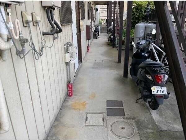 ��ʌ�����s������R���ڂ̃A�p�[�g�̃G���g�����X