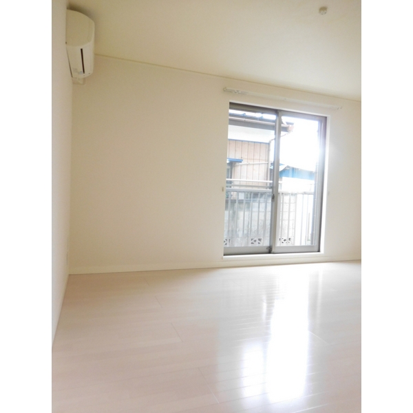 ��ʌ������s��ׂU���ڂ̃A�p�[�g�̋��ԁE���r���O