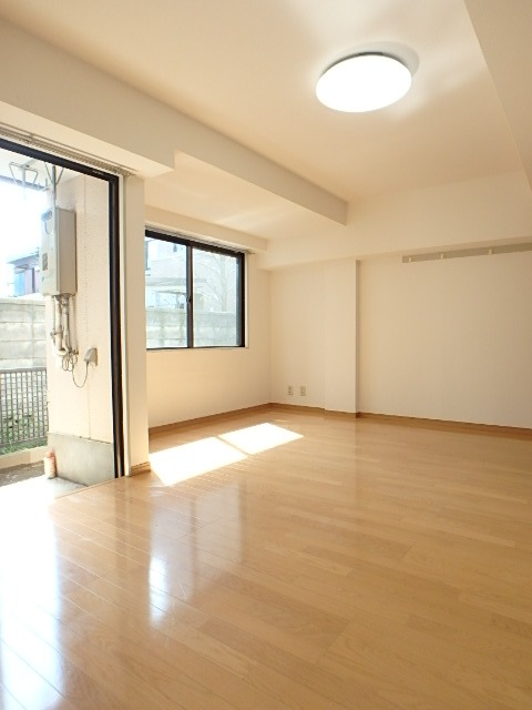 ��ʌ��������܎s��{��y�蒬�R���ڂ̃}���V�����̋��ԁE���r���O