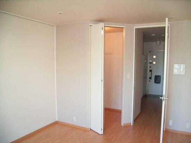 ��ʌ��z�J�s��z�J�R���ڂ̃A�p�[�g�̎��[