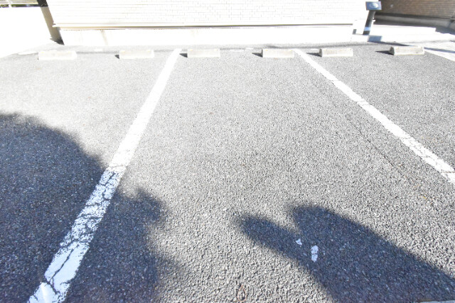 ��ʌ��z�J�s��z�J�R���ڂ̃A�p�[�g�̒��ԏ�