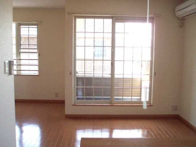 ��ʌ��k�����S�ɓޒ��w���S���ڂ̃A�p�[�g�̋����E���r���O