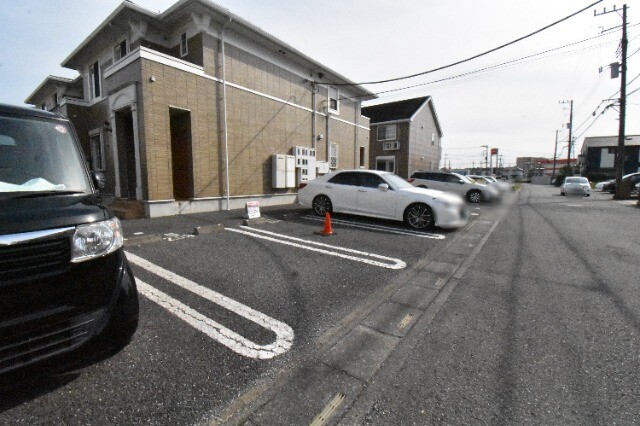 ��ʌ��k�����S�ɓޒ��w���S���ڂ̃A�p�[�g�̒��ԏ�