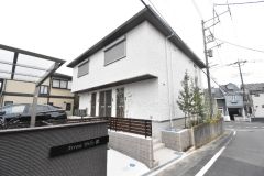 ��ʌ��������܎s������厚�쒆��1521-1�̃A�p�[�g�̌����O��