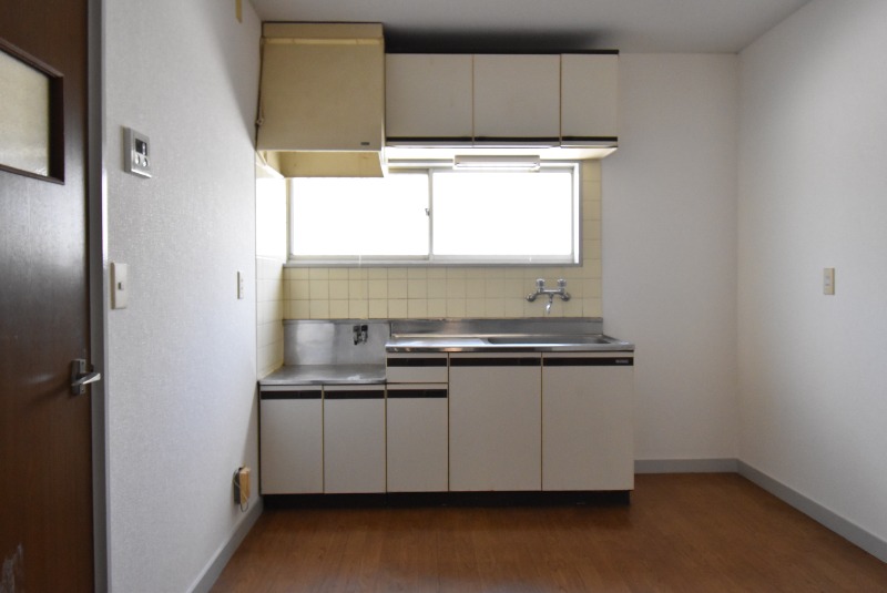 ��ʌ�����s�˒˂T���ڂ̃A�p�[�g�̃L�b�`��