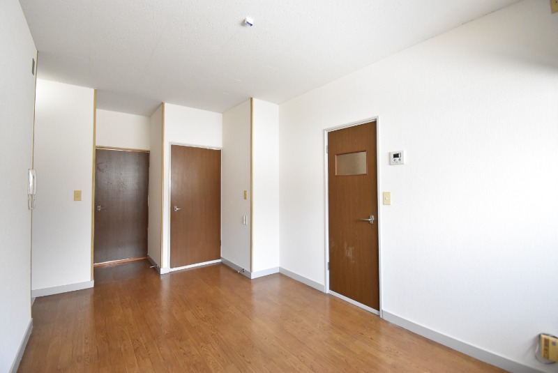 ��ʌ�����s�˒˂T���ڂ̃A�p�[�g�̋��ԁE���r���O