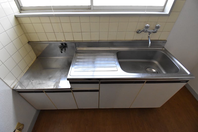 ��ʌ�����s�˒˂T���ڂ̃A�p�[�g�̃L�b�`��