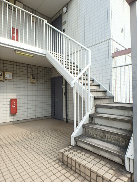 ��ʌ��������܎s��{��O���P���ڂ̃A�p�[�g�̃G���g�����X