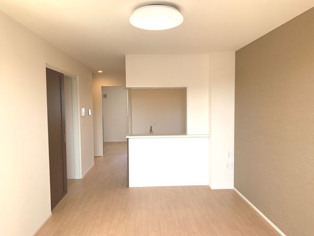 ��ʌ��z�J�s���C�N�^�E���P���ڂ̃}���V�����̋��ԁE���r���O