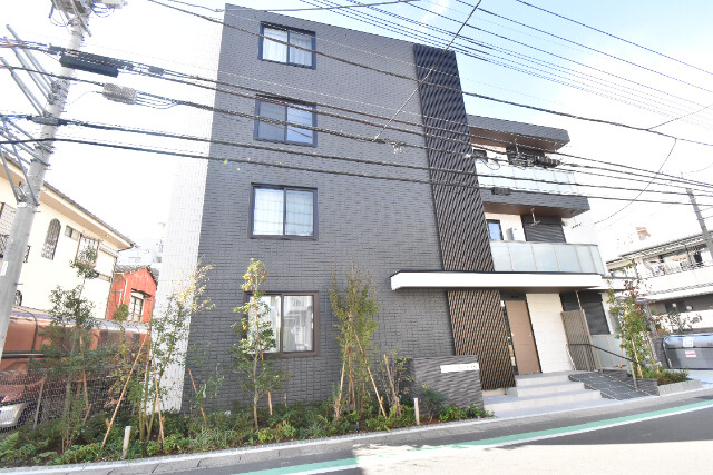 ��ʌ��������܎s������㗎���W����13-14�̃}���V�����̌����O��