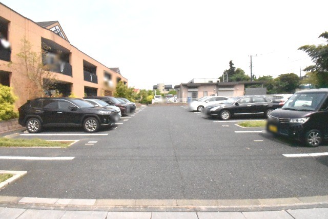 ��ʌ�����s�˒˓�S���ڂ̃}���V�����̒��ԏ�