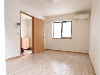 ��ʌ�����s������S���ڂ̃A�p�[�g�̋��ԁE���r���O