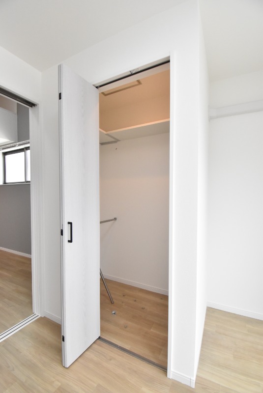 ��ʌ�����s�씵���J�S���ڂ̃A�p�[�g�̎��[