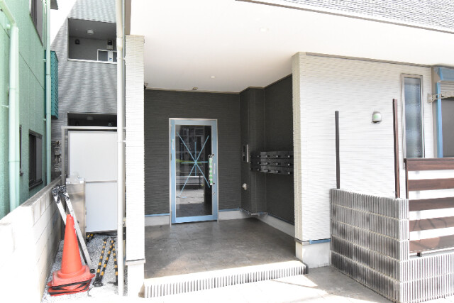 ��ʌ�����s�씵���J�S���ڂ̃A�p�[�g�̃G���g�����X