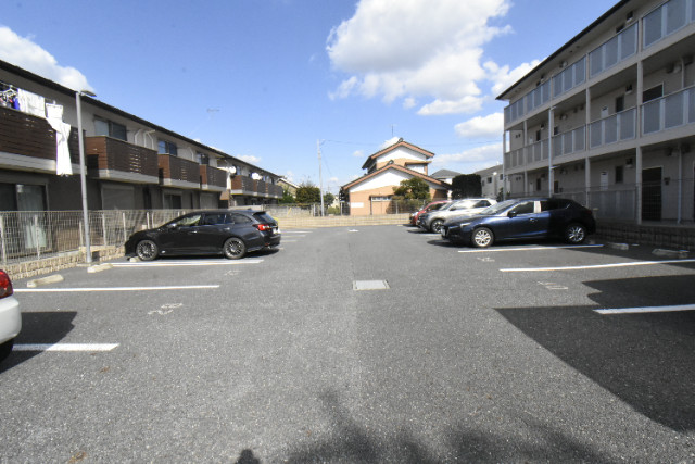 ��ʌ������s���v��̃e���X�n�E�X�̒��ԏ�